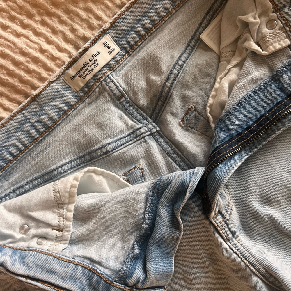 The Ankle Straight Ultra High Rise - Distressed